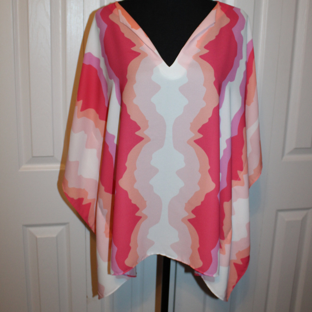 crosby. Wave-Print V-Neck Blouse in Pink, Coral & White